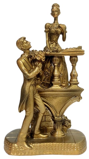 Resin Statue Valentine Lovers: Wooing Man Gifting Flowers To His Beloved, Golden (12495)